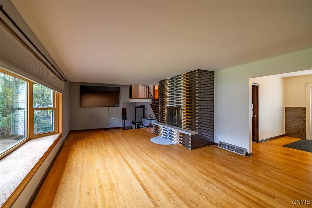 201 Wilshire Road, Geddes, New York 13209, Geddes, New York 13209, 5 Bedrooms Bedrooms, 6 Rooms Rooms,2 BathroomsBathrooms,Residential,For Sale,201 Wilshire Road, Geddes, New York 13209,0,S1641141