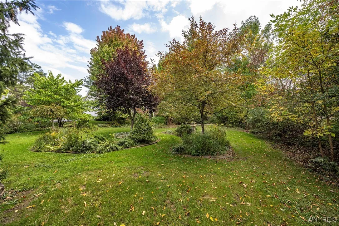 6286 Everwood Court South, Amherst, New York 14051, Clarence, New York 14051, 4 Bedrooms Bedrooms, 10 Rooms Rooms,2 BathroomsBathrooms,Residential,For Sale,6286 Everwood Court South, Amherst, New York 14051,0,B1641823