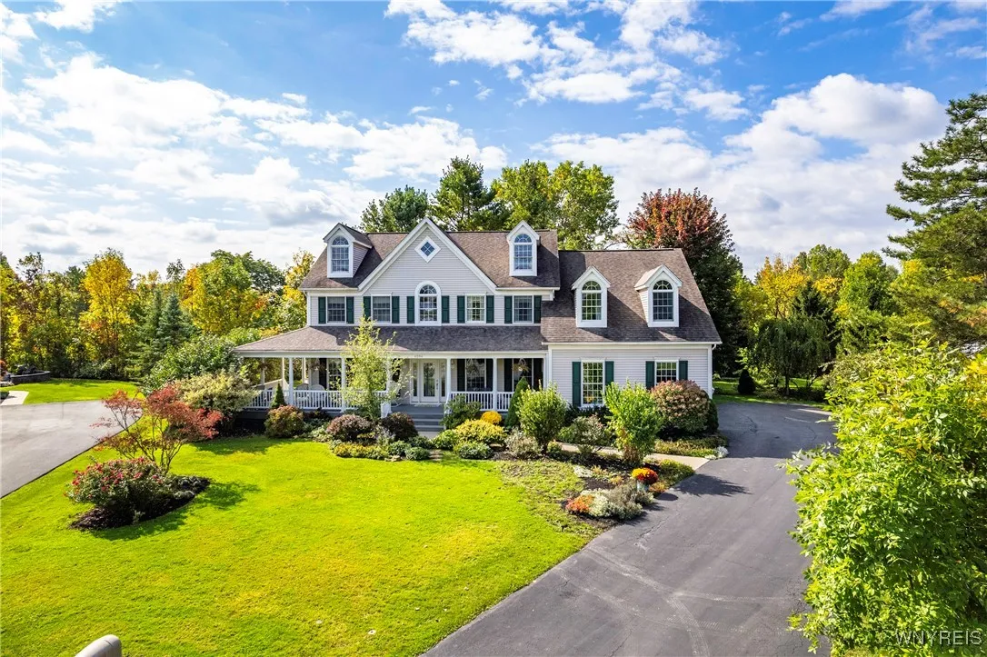 6286 Everwood Court South, Amherst, New York 14051, Clarence, New York 14051, 4 Bedrooms Bedrooms, 10 Rooms Rooms,2 BathroomsBathrooms,Residential,For Sale,6286 Everwood Court South, Amherst, New York 14051,0,B1641823