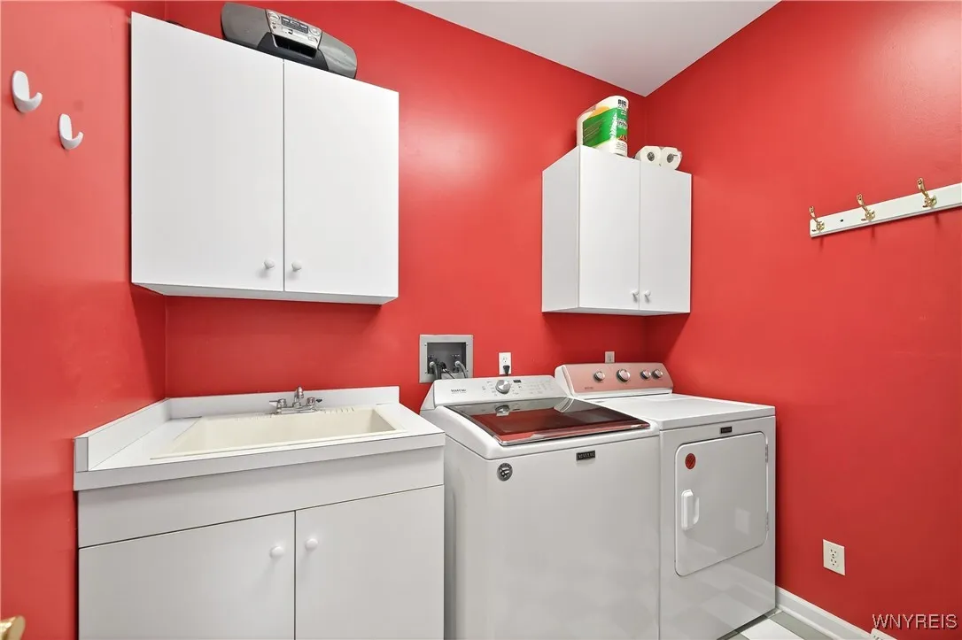 6286 Everwood Court South, Clarence, New York 1405, Clarence, New York 14051, 4 Bedrooms Bedrooms, 10 Rooms Rooms,2 BathroomsBathrooms,Residential,Closed,6286 Everwood Court South, Clarence, New York 1405,0,B1641823