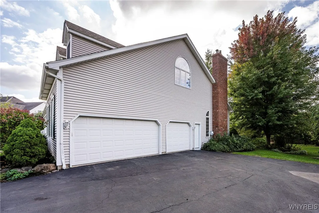 6286 Everwood Court South, Clarence, New York 1405, Clarence, New York 14051, 4 Bedrooms Bedrooms, 10 Rooms Rooms,2 BathroomsBathrooms,Residential,Closed,6286 Everwood Court South, Clarence, New York 1405,0,B1641823