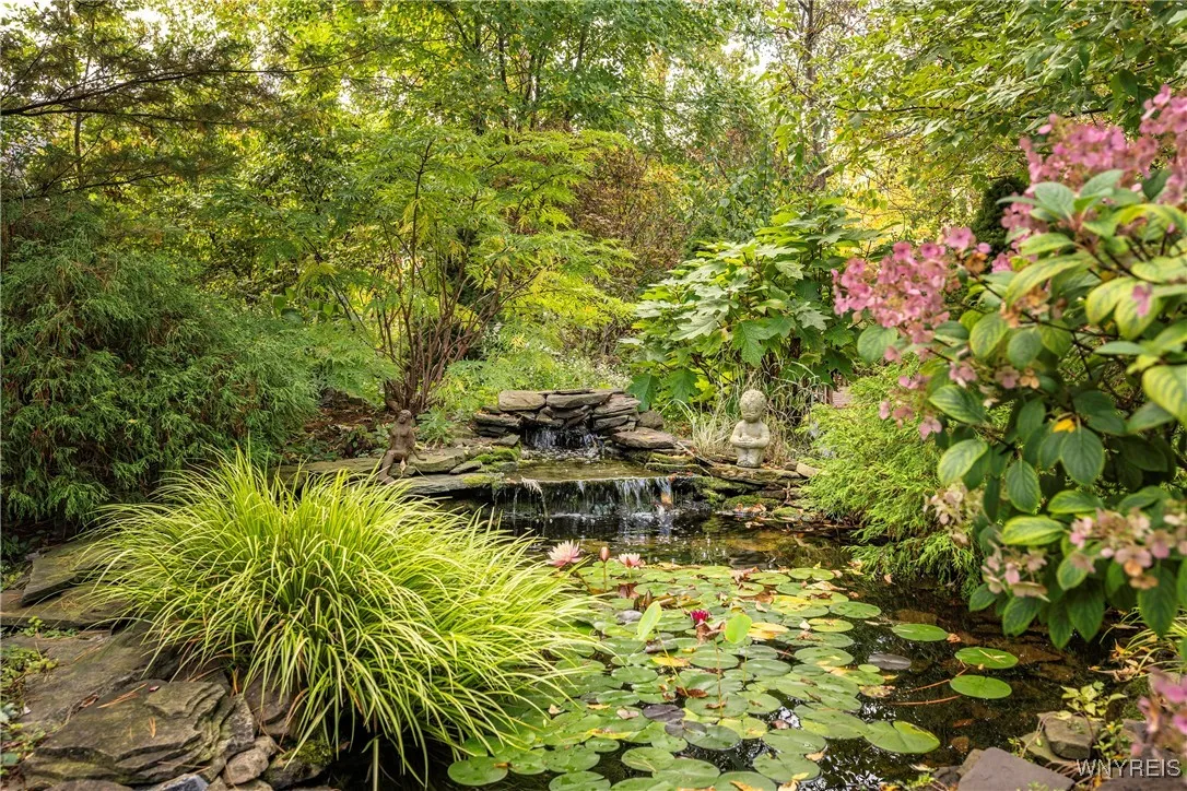 6286 Everwood Court South, Clarence, New York 1405, Clarence, New York 14051, 4 Bedrooms Bedrooms, 10 Rooms Rooms,2 BathroomsBathrooms,Residential,Closed,6286 Everwood Court South, Clarence, New York 1405,0,B1641823