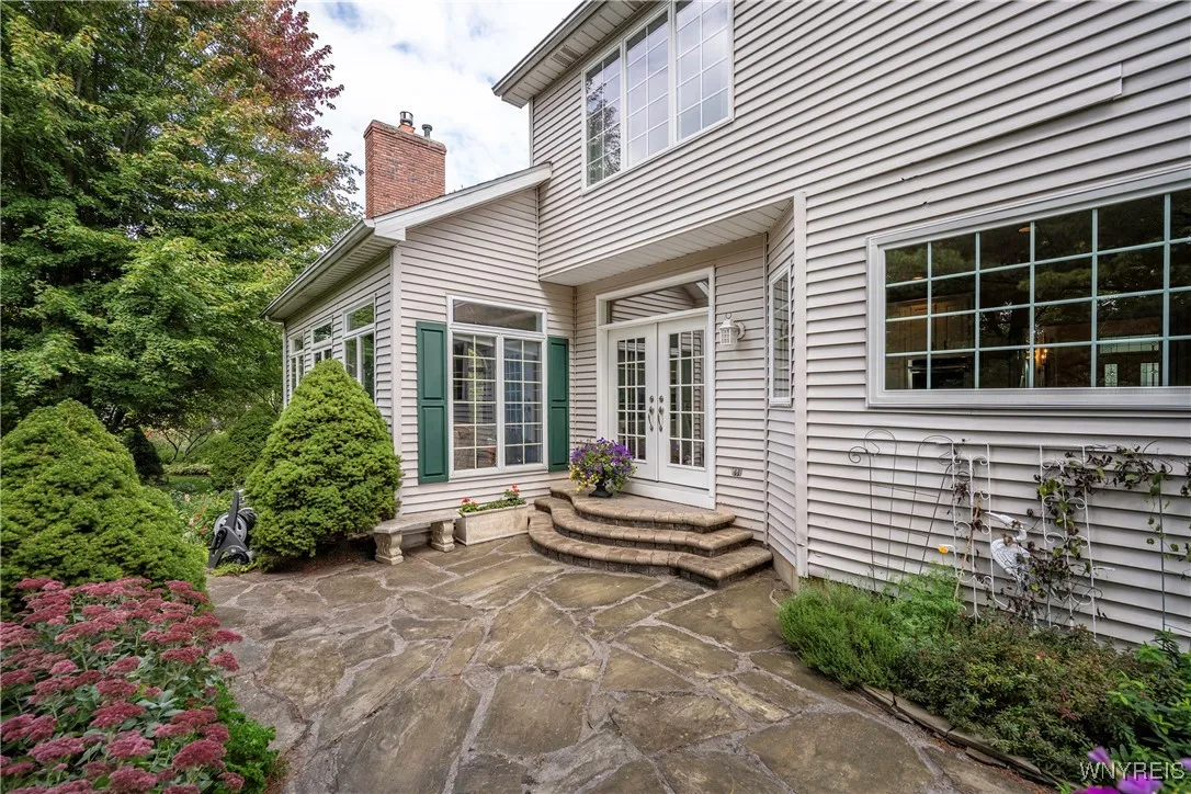 6286 Everwood Court South, Amherst, New York 14051, Clarence, New York 14051, 4 Bedrooms Bedrooms, 10 Rooms Rooms,2 BathroomsBathrooms,Residential,For Sale,6286 Everwood Court South, Amherst, New York 14051,0,B1641823