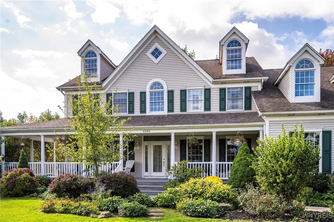 6286 Everwood Court South, Amherst, New York 14051, Clarence, New York 14051, 4 Bedrooms Bedrooms, 10 Rooms Rooms,2 BathroomsBathrooms,Residential,For Sale,6286 Everwood Court South, Amherst, New York 14051,0,B1641823