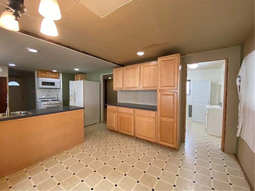 6 Hickory Street, Norwich, New York 13815, Norwich, New York 13815, 3 Bedrooms Bedrooms, 7 Rooms Rooms,2 BathroomsBathrooms,Residential,For Sale,6 Hickory Street, Norwich, New York 13815,0,R1639692