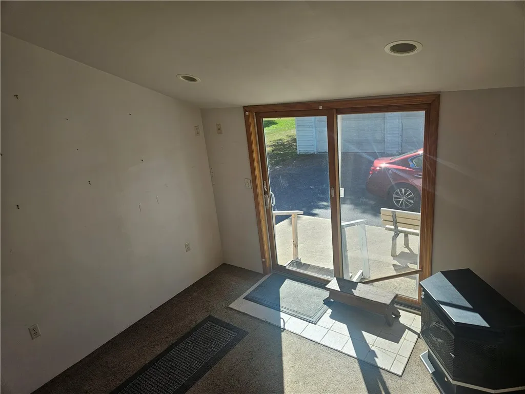 6165 State Route 5 And 20, Canandaigua Town, New Y, Canandaigua Town, New York 14424, 3 Bedrooms Bedrooms, 7 Rooms Rooms,1 BathroomBathrooms,Residential,Closed,6165 State Route 5 And 20, Canandaigua Town, New Y,0,R1641017