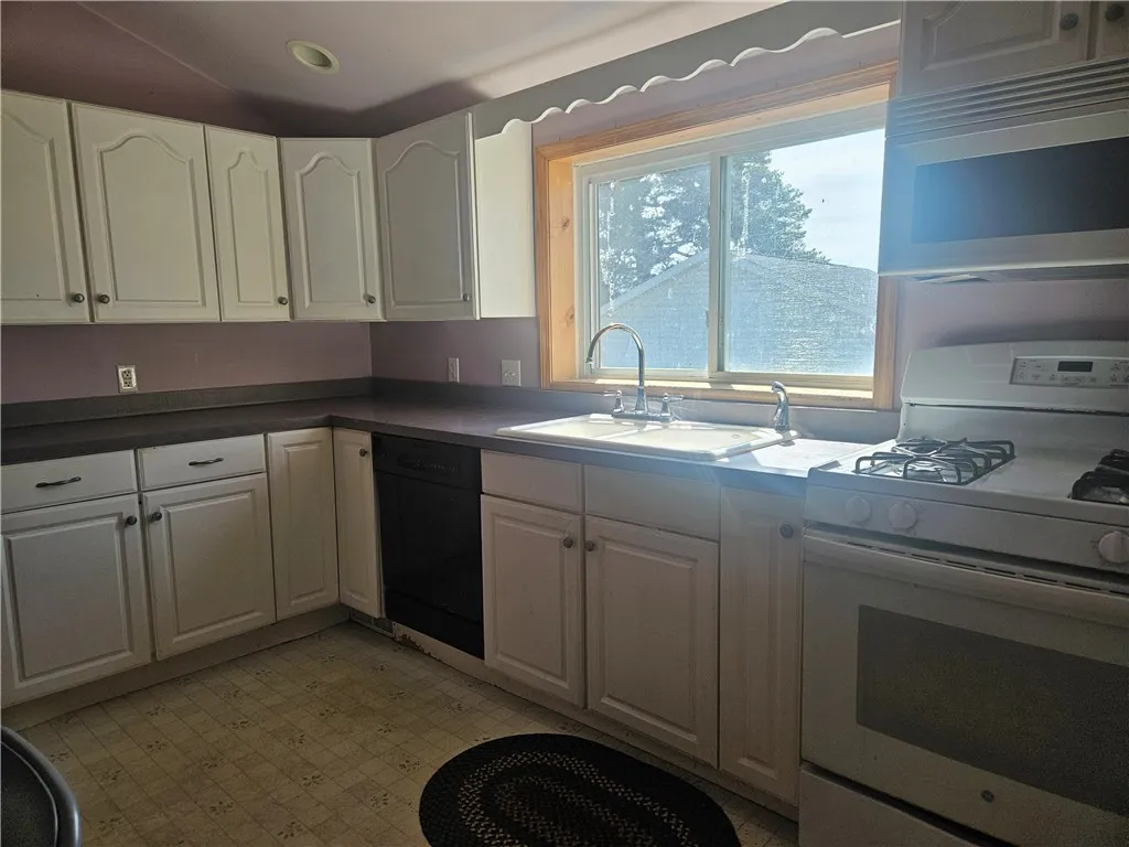 6165 State Route 5 And 20, Canandaigua Town, New Y, Canandaigua Town, New York 14424, 3 Bedrooms Bedrooms, 7 Rooms Rooms,1 BathroomBathrooms,Residential,Closed,6165 State Route 5 And 20, Canandaigua Town, New Y,0,R1641017