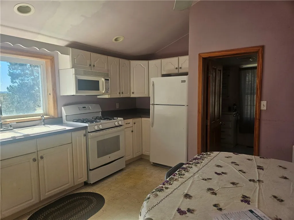 6165 State Route 5 And 20, Canandaigua Town, New Y, Canandaigua Town, New York 14424, 3 Bedrooms Bedrooms, 7 Rooms Rooms,1 BathroomBathrooms,Residential,Closed,6165 State Route 5 And 20, Canandaigua Town, New Y,0,R1641017