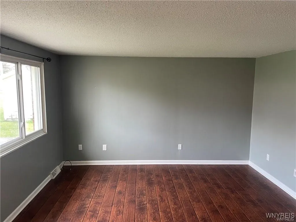 5355 Lake Avenue, Orchard Park, New York 14127, Orchard Park, New York 14127, 3 Bedrooms Bedrooms, 5 Rooms Rooms,1 BathroomBathrooms,Residential Lease,For Rent,5355 Lake Avenue, Orchard Park, New York 14127,0,B1642069