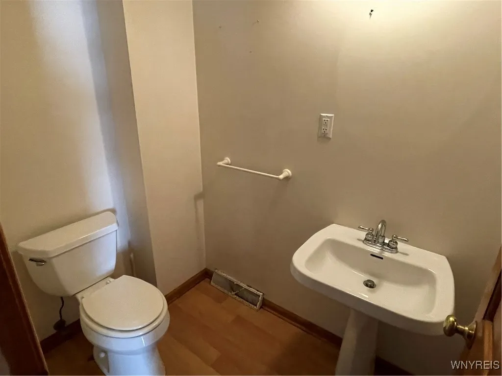 44 Chapel Ave Avenue, Cheektowaga, New York 14225, Cheektowaga, New York 14225, 3 Bedrooms Bedrooms, 7 Rooms Rooms,2 BathroomsBathrooms,Residential,For Sale,44 Chapel Ave Avenue, Cheektowaga, New York 14225,0,B1642064