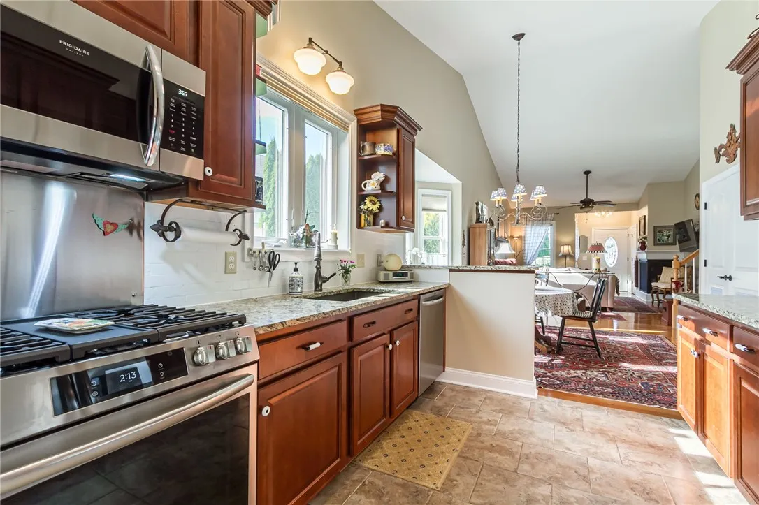 24 Silverwood Circle, East Rochester, New York 144, East Rochester, New York 14445, 3 Bedrooms Bedrooms, 7 Rooms Rooms,2 BathroomsBathrooms,Residential,Closed,24 Silverwood Circle, East Rochester, New York 144,0,R1641581