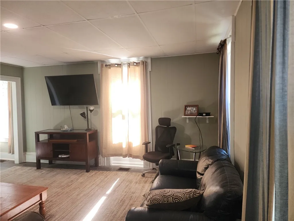 19 South Street, Edmeston, New York 13335, Edmeston, New York 13335, 1 Bedroom Bedrooms, 4 Rooms Rooms,1 BathroomBathrooms,Residential Lease,Closed,19 South Street, Edmeston, New York 13335,0,R1641151