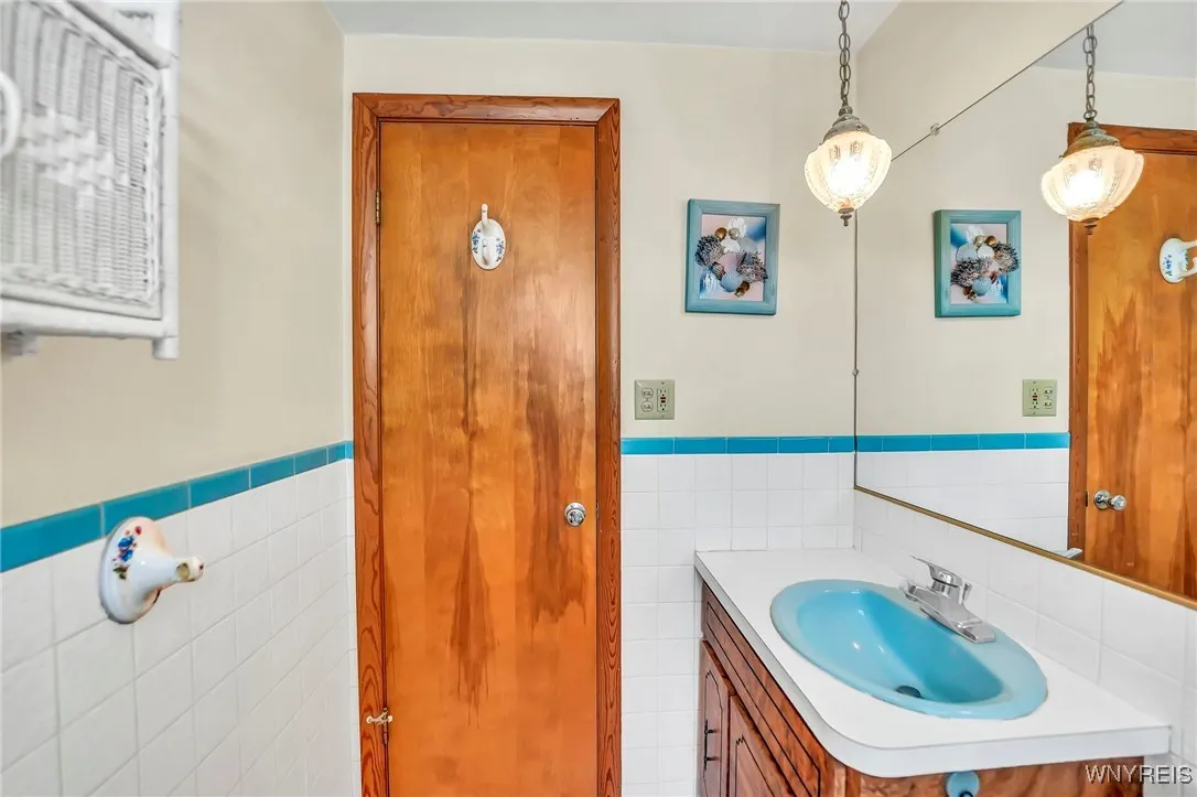 424 Weimar Street, Buffalo, New York 14206, Buffalo, New York 14206, 2 Bedrooms Bedrooms, 5 Rooms Rooms,1 BathroomBathrooms,Residential,For Sale,424 Weimar Street, Buffalo, New York 14206,0,B1641794