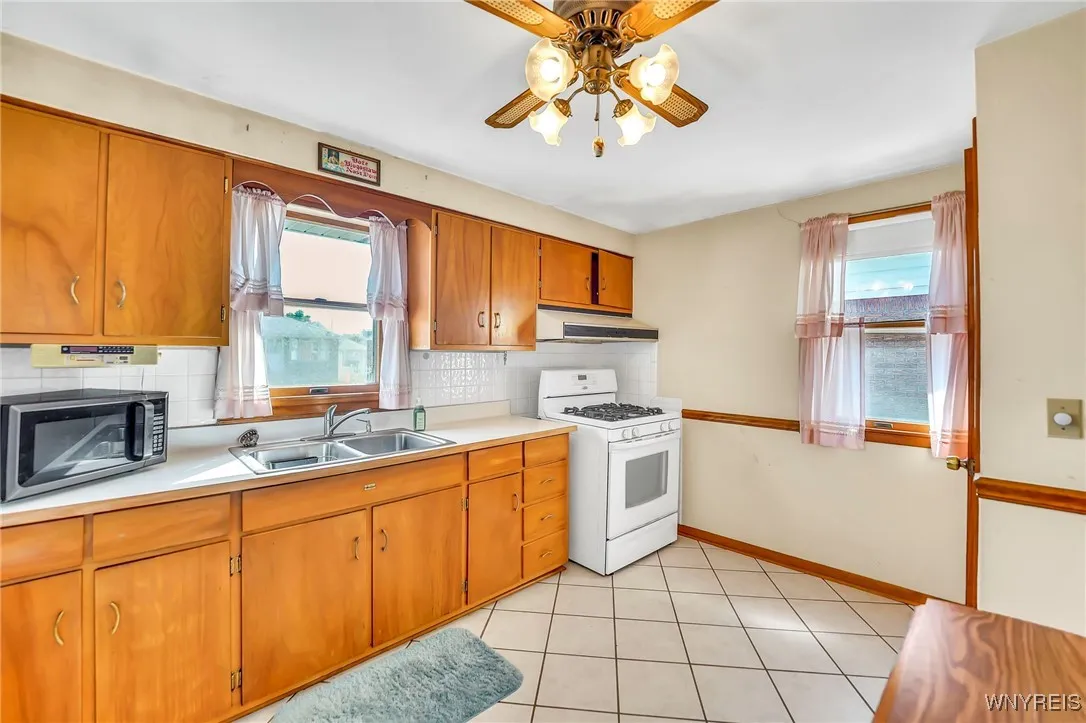424 Weimar Street, Buffalo, New York 14206, Buffalo, New York 14206, 2 Bedrooms Bedrooms, 5 Rooms Rooms,1 BathroomBathrooms,Residential,For Sale,424 Weimar Street, Buffalo, New York 14206,0,B1641794
