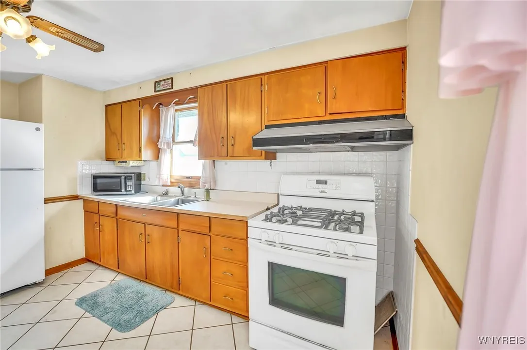 424 Weimar Street, Buffalo, New York 14206, Buffalo, New York 14206, 2 Bedrooms Bedrooms, 5 Rooms Rooms,1 BathroomBathrooms,Residential,For Sale,424 Weimar Street, Buffalo, New York 14206,0,B1641794
