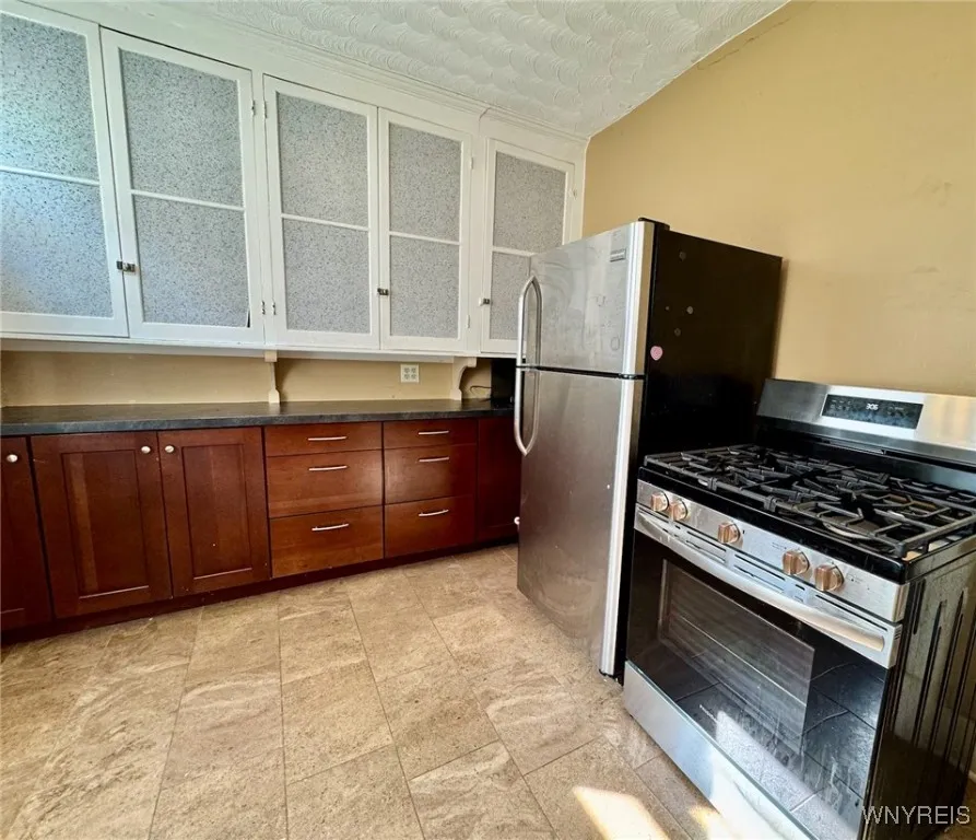 63 Claremont Avenue Upper, Buffalo, New York 14222, Buffalo, New York 14222, 3 Bedrooms Bedrooms, 6 Rooms Rooms,1 BathroomBathrooms,Residential Lease,For Rent,63 Claremont Avenue Upper, Buffalo, New York 14222,0,B1641899
