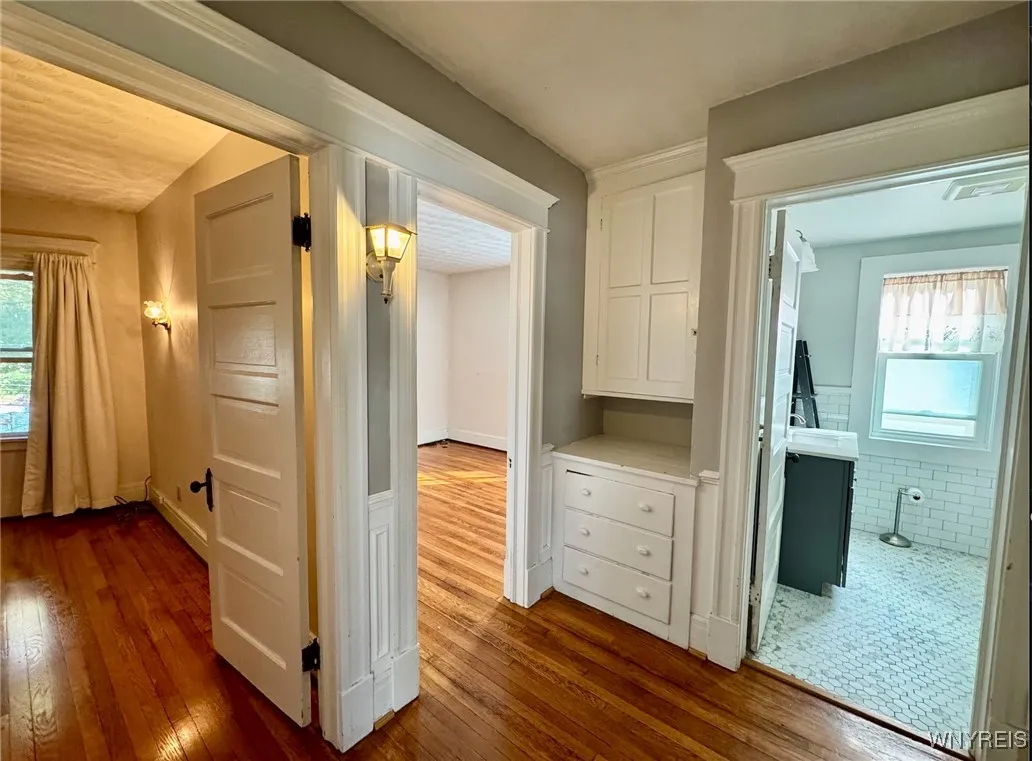 63 Claremont Avenue Upper, Buffalo, New York 14222, Buffalo, New York 14222, 3 Bedrooms Bedrooms, 6 Rooms Rooms,1 BathroomBathrooms,Residential Lease,For Rent,63 Claremont Avenue Upper, Buffalo, New York 14222,0,B1641899