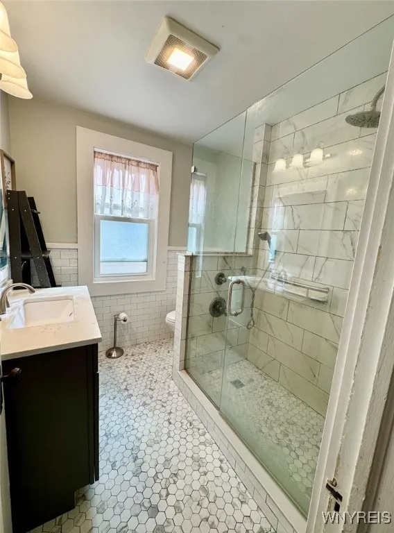 63 Claremont Avenue Upper, Buffalo, New York 14222, Buffalo, New York 14222, 3 Bedrooms Bedrooms, 6 Rooms Rooms,1 BathroomBathrooms,Residential Lease,For Rent,63 Claremont Avenue Upper, Buffalo, New York 14222,0,B1641899