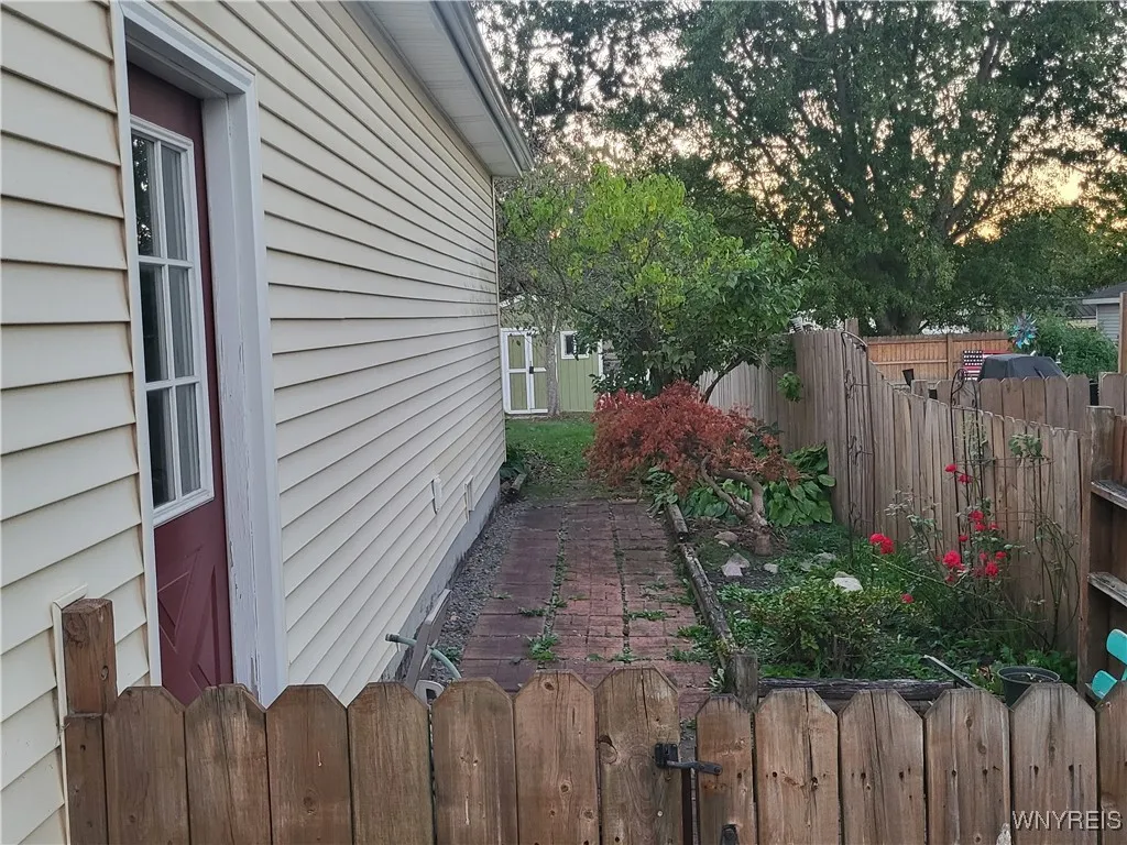 Side courtyard