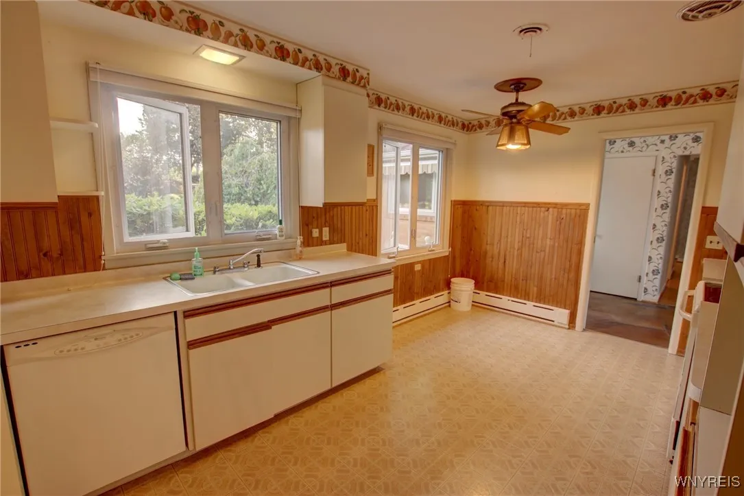 31 Stonecroft Lane, Amherst, New York 14226, Amherst, New York 14226, 3 Bedrooms Bedrooms, 10 Rooms Rooms,2 BathroomsBathrooms,Residential,For Sale,31 Stonecroft Lane, Amherst, New York 14226,0,B1641933