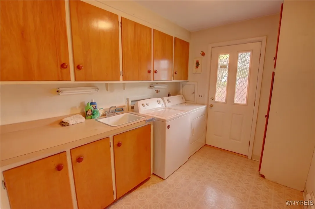 31 Stonecroft Lane, Amherst, New York 14226, Amherst, New York 14226, 3 Bedrooms Bedrooms, 10 Rooms Rooms,2 BathroomsBathrooms,Residential,For Sale,31 Stonecroft Lane, Amherst, New York 14226,0,B1641933