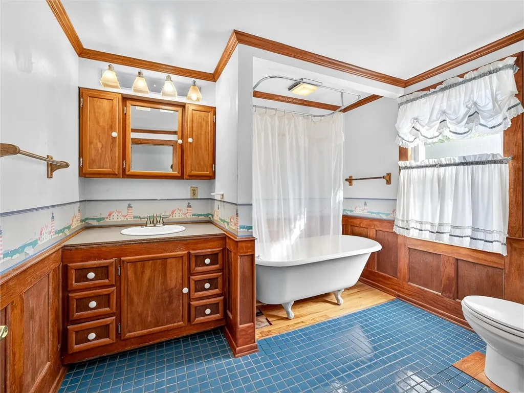 Upstairs Bathroom