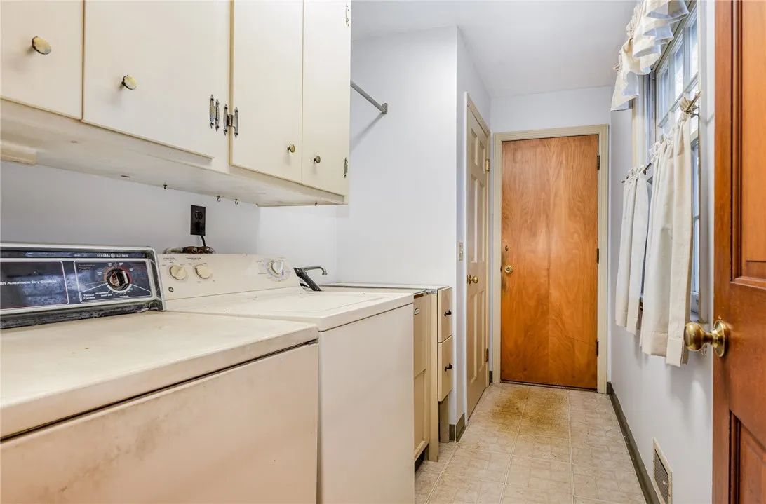 23 Rippingale Road, Pittsford, New York 14534, Pittsford, New York 14534, 4 Bedrooms Bedrooms, 9 Rooms Rooms,2 BathroomsBathrooms,Residential,For Sale,23 Rippingale Road, Pittsford, New York 14534,0,R1641948