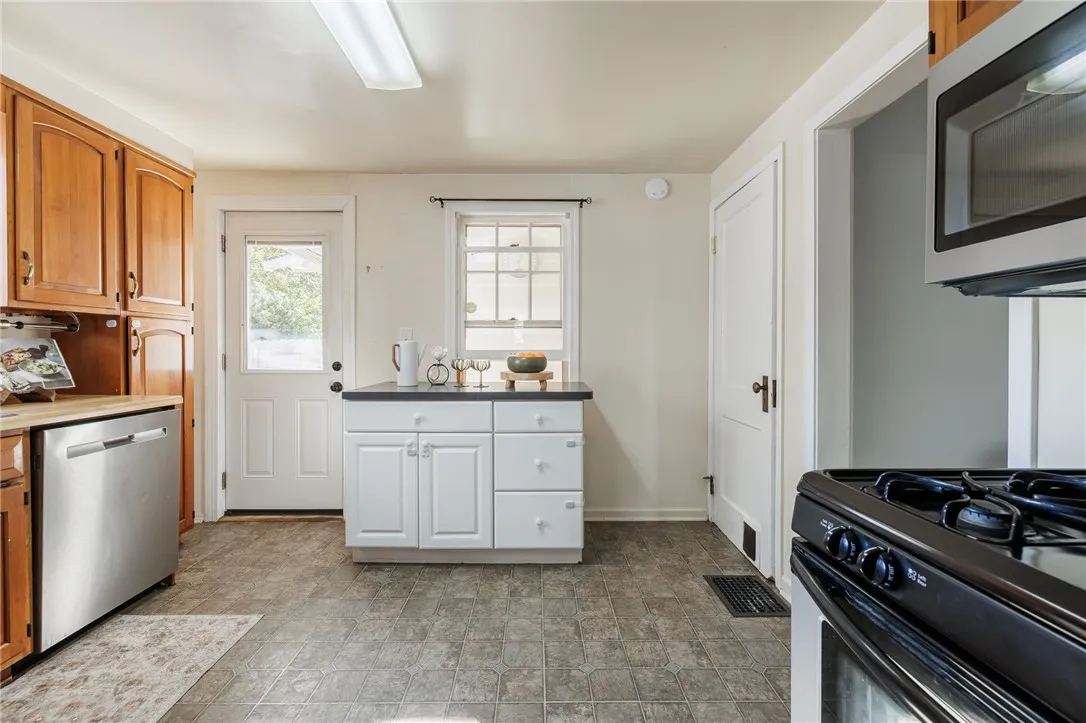 509 West North Street, Geneva City, New York 14456, Geneva City, New York 14456, 3 Bedrooms Bedrooms, 8 Rooms Rooms,2 BathroomsBathrooms,Residential,Closed,509 West North Street, Geneva City, New York 14456,0,R1641115