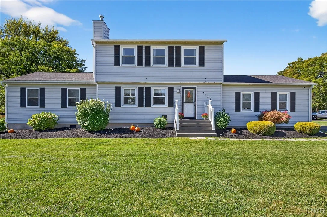 7385 Oakpost Road, Clay, New York 13088, Clay, New York 13088, 3 Bedrooms Bedrooms, 11 Rooms Rooms,1 BathroomBathrooms,Residential,Closed,7385 Oakpost Road, Clay, New York 13088,0,S1641737