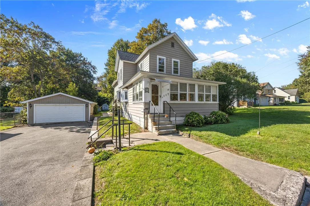 117 Catherine Street, Lyons, New York 14489, Lyons, New York 14489, 6 Bedrooms Bedrooms, 10 Rooms Rooms,1 BathroomBathrooms,Residential,Closed,117 Catherine Street, Lyons, New York 14489,0,R1642096