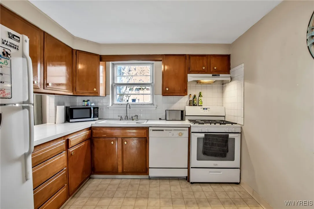 59 Old Lyme Drive 1, Amherst, New York 14221, Amherst, New York 14221, 2 Bedrooms Bedrooms, 5 Rooms Rooms,1 BathroomBathrooms,Residential,For Sale,59 Old Lyme Drive 1, Amherst, New York 14221,0,B1642172