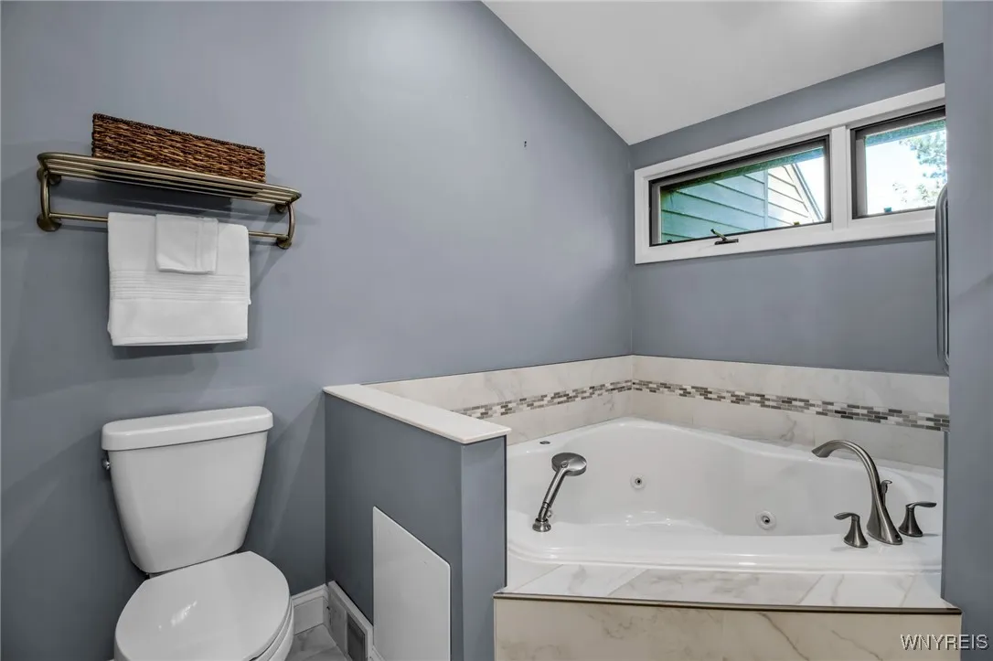 166 Breezewood Common, Amherst, New York 14051, Amherst, New York 14051, 3 Bedrooms Bedrooms, 6 Rooms Rooms,2 BathroomsBathrooms,Residential,Closed,166 Breezewood Common, Amherst, New York 14051,0,B1642189