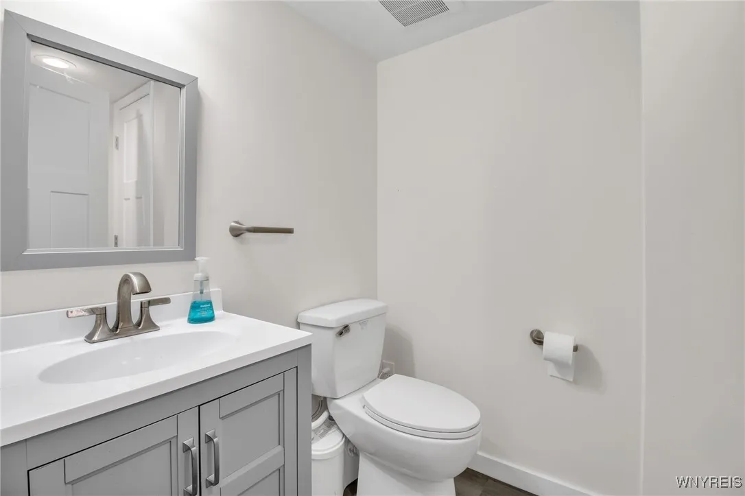 166 Breezewood Common, Amherst, New York 14051, Amherst, New York 14051, 3 Bedrooms Bedrooms, 6 Rooms Rooms,2 BathroomsBathrooms,Residential,Closed,166 Breezewood Common, Amherst, New York 14051,0,B1642189