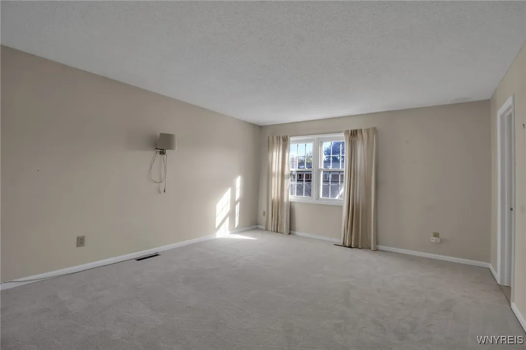 78 Hickory Hill Road, Amherst, New York 14221, Amherst, New York 14221, 2 Bedrooms Bedrooms, 5 Rooms Rooms,2 BathroomsBathrooms,Residential,For Sale,78 Hickory Hill Road, Amherst, New York 14221,0,B1641921