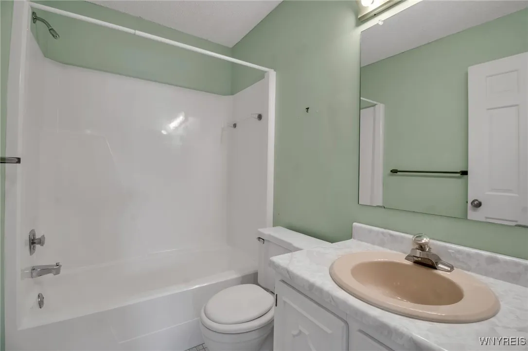 78 Hickory Hill Road, Amherst, New York 14221, Amherst, New York 14221, 2 Bedrooms Bedrooms, 5 Rooms Rooms,2 BathroomsBathrooms,Residential,For Sale,78 Hickory Hill Road, Amherst, New York 14221,0,B1641921