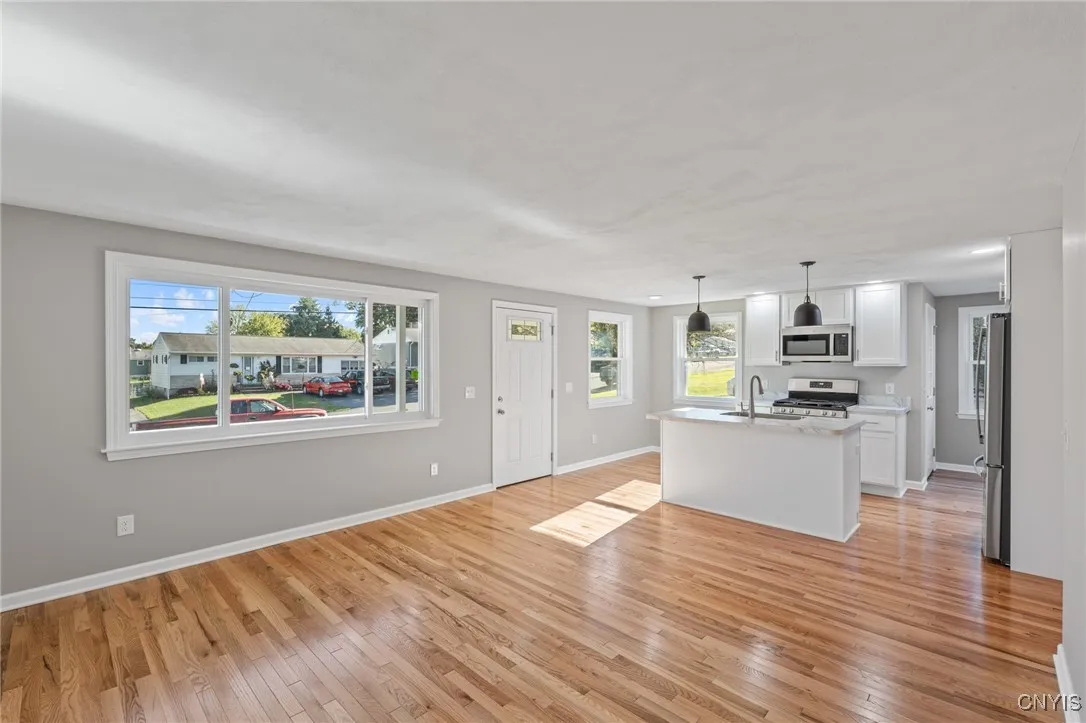 321 Glendale Avenue, Salina, New York 13088, Salina, New York 13088, 4 Bedrooms Bedrooms, 8 Rooms Rooms,1 BathroomBathrooms,Residential,Closed,321 Glendale Avenue, Salina, New York 13088,0,S1642233