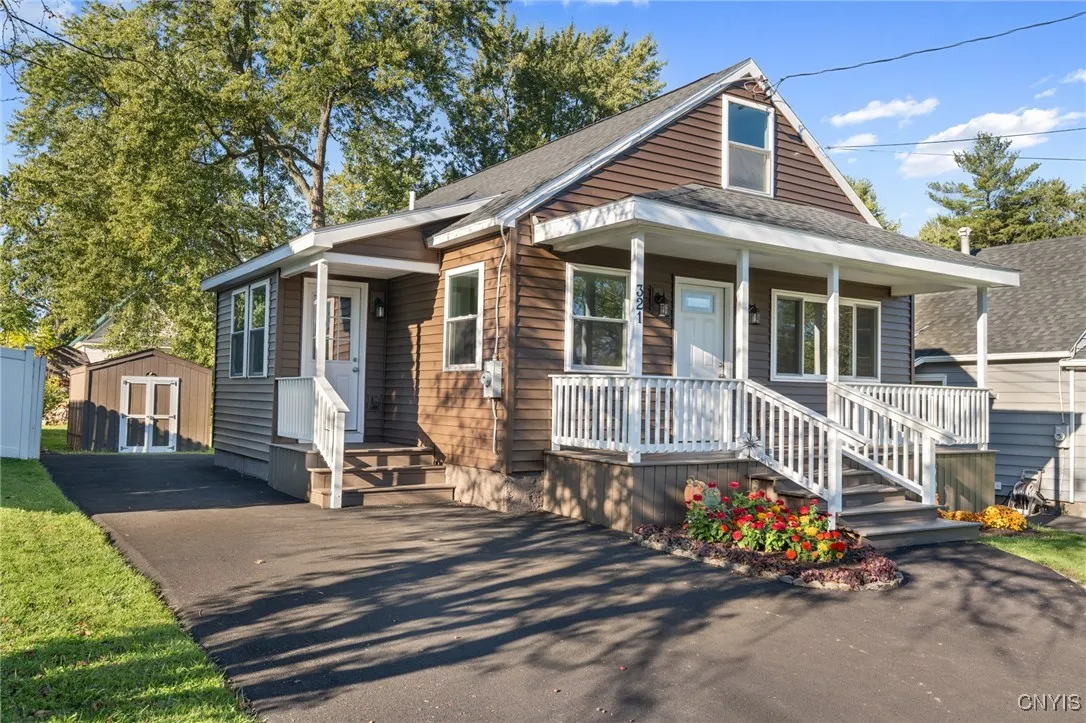 321 Glendale Avenue, Salina, New York 13088, Salina, New York 13088, 4 Bedrooms Bedrooms, 8 Rooms Rooms,1 BathroomBathrooms,Residential,Closed,321 Glendale Avenue, Salina, New York 13088,0,S1642233