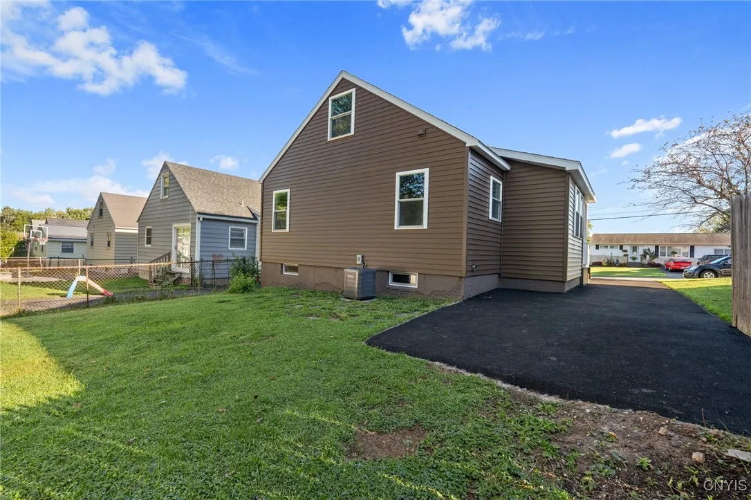 321 Glendale Avenue, Salina, New York 13088, Salina, New York 13088, 4 Bedrooms Bedrooms, 8 Rooms Rooms,1 BathroomBathrooms,Residential,Closed,321 Glendale Avenue, Salina, New York 13088,0,S1642233
