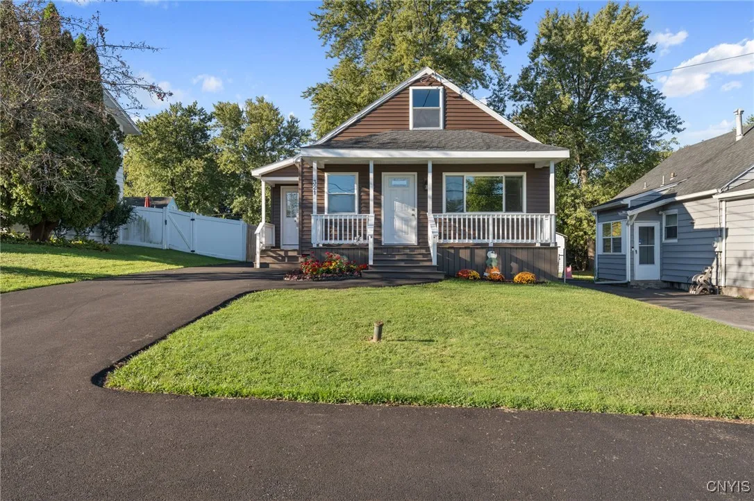 321 Glendale Avenue, Salina, New York 13088, Salina, New York 13088, 4 Bedrooms Bedrooms, 8 Rooms Rooms,1 BathroomBathrooms,Residential,Closed,321 Glendale Avenue, Salina, New York 13088,0,S1642233