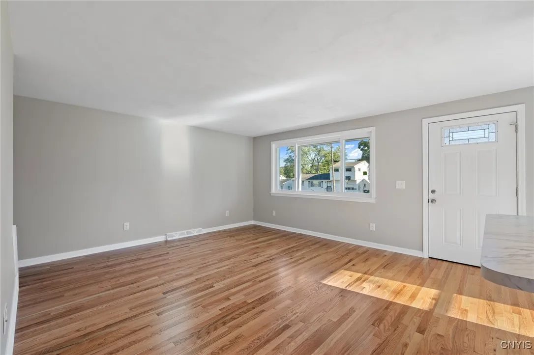 321 Glendale Avenue, Salina, New York 13088, Salina, New York 13088, 4 Bedrooms Bedrooms, 8 Rooms Rooms,1 BathroomBathrooms,Residential,Closed,321 Glendale Avenue, Salina, New York 13088,0,S1642233