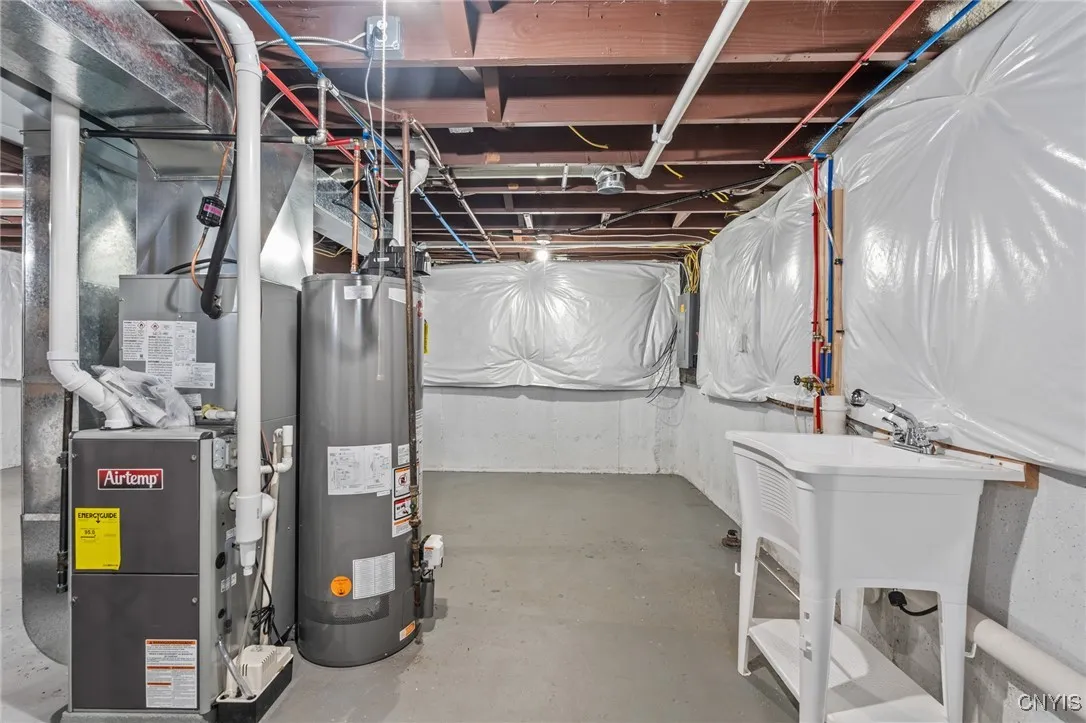 321 Glendale Avenue, Salina, New York 13088, Salina, New York 13088, 4 Bedrooms Bedrooms, 8 Rooms Rooms,1 BathroomBathrooms,Residential,Closed,321 Glendale Avenue, Salina, New York 13088,0,S1642233