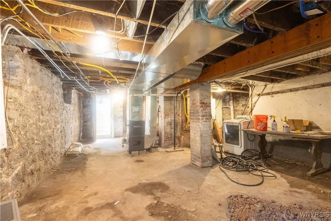 36 Lawrence Place, Buffalo, New York 14213, Buffalo, New York 14213, 4 Bedrooms Bedrooms, 6 Rooms Rooms,1 BathroomBathrooms,Residential,For Sale,36 Lawrence Place, Buffalo, New York 14213,0,B1642246