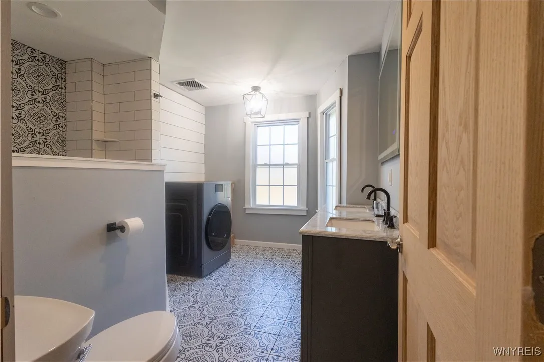 36 Lawrence Place, Buffalo, New York 14213, Buffalo, New York 14213, 4 Bedrooms Bedrooms, 6 Rooms Rooms,1 BathroomBathrooms,Residential,For Sale,36 Lawrence Place, Buffalo, New York 14213,0,B1642246