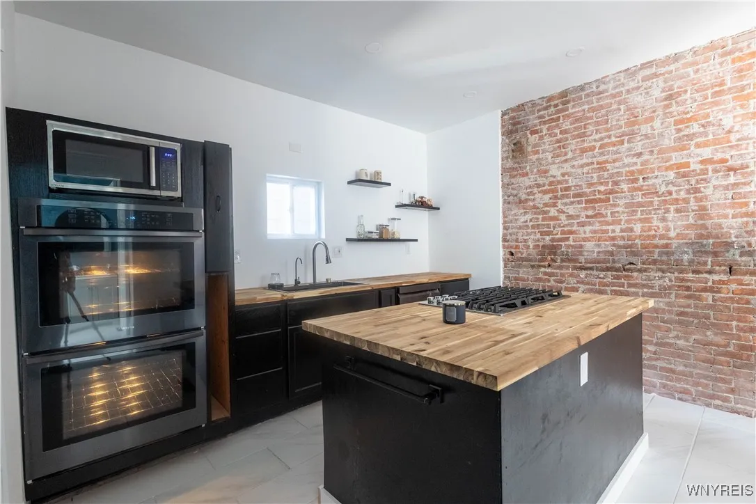 36 Lawrence Place, Buffalo, New York 14213, Buffalo, New York 14213, 4 Bedrooms Bedrooms, 6 Rooms Rooms,1 BathroomBathrooms,Residential,For Sale,36 Lawrence Place, Buffalo, New York 14213,0,B1642246