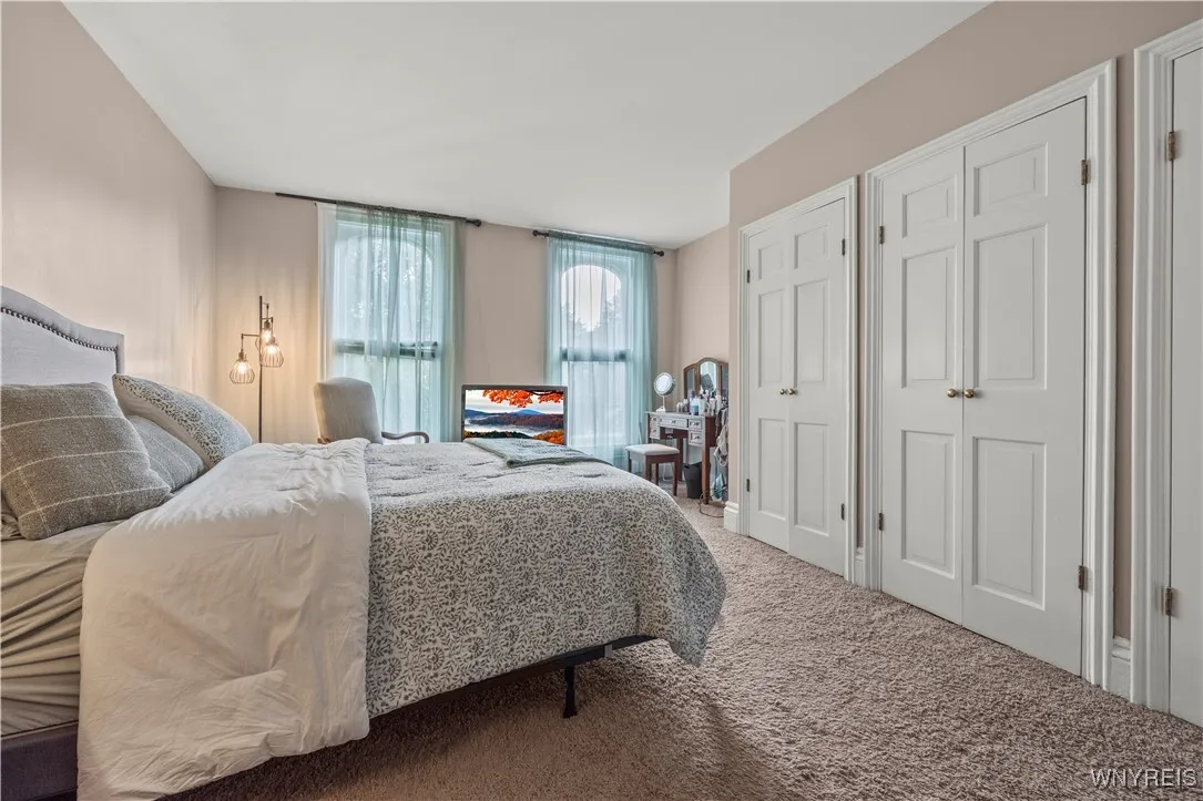 Front Unit - Primary Bedroom