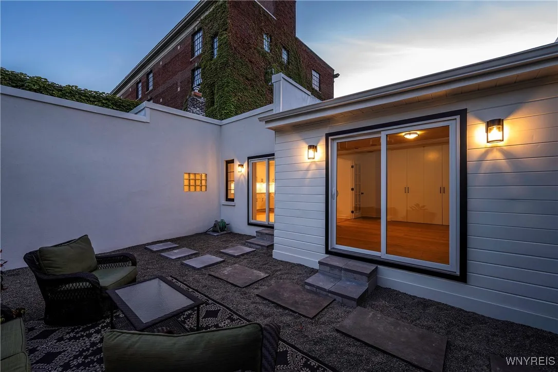 13 Park Street, Buffalo, New York 14201, Buffalo, New York 14201, 2 Bedrooms Bedrooms, 4 Rooms Rooms,1 BathroomBathrooms,Residential,For Sale,13 Park Street, Buffalo, New York 14201,0,B1642053