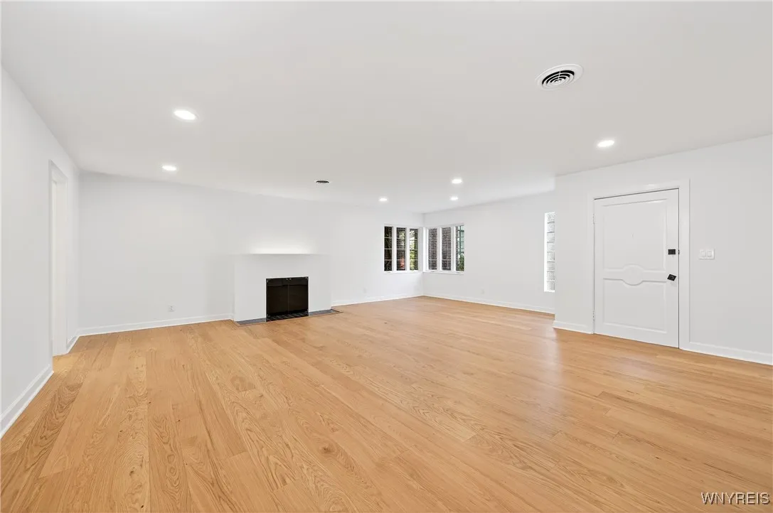 13 Park Street, Buffalo, New York 14201, Buffalo, New York 14201, 2 Bedrooms Bedrooms, 4 Rooms Rooms,1 BathroomBathrooms,Residential,For Sale,13 Park Street, Buffalo, New York 14201,0,B1642053