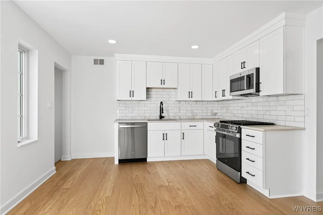 13 Park Street, Buffalo, New York 14201, Buffalo, New York 14201, 2 Bedrooms Bedrooms, 4 Rooms Rooms,1 BathroomBathrooms,Residential,For Sale,13 Park Street, Buffalo, New York 14201,0,B1642053