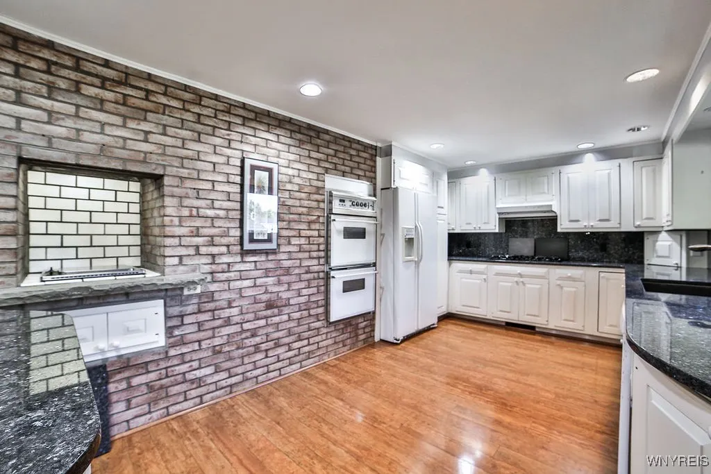 Eat in Kitchen