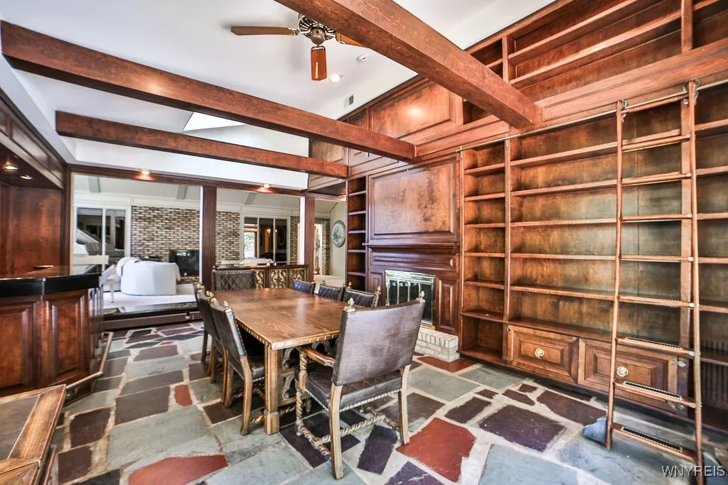 Dining Room with bar and kitchenette